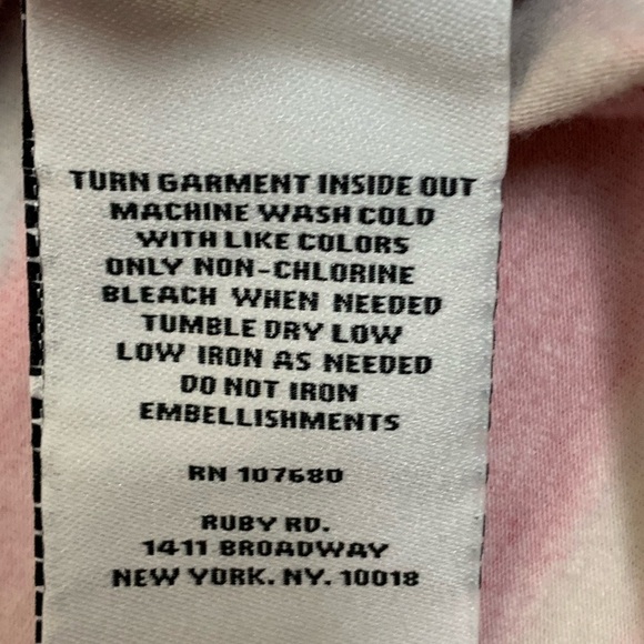 Ruby Road Petite L 3/4 Sleeve V Neck Tee Red/Blue - Picture 5 of 6